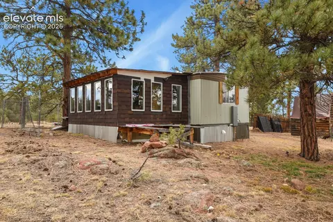 957 Arapahoe Dr, Florissant, CO 80816