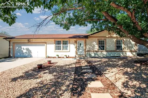 1820 Okeechobee Dr, Colorado Springs, CO 80915