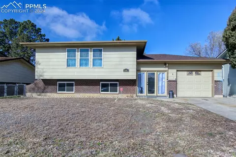 646 Dexter St, Colorado Springs, CO 80911