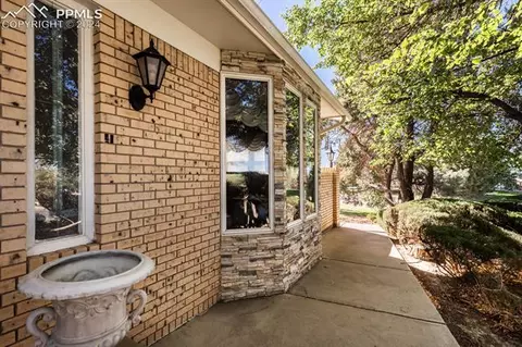 1702 Lynda Ln, Pueblo, CO 81008