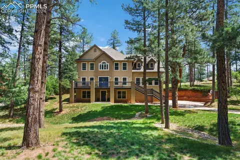 8100 Bannock Dr, Larkspur, CO 80118