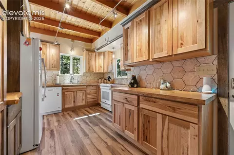 Kitchen - 4455 Heizer St, Cascade, CO 80809 photo 4 of 5