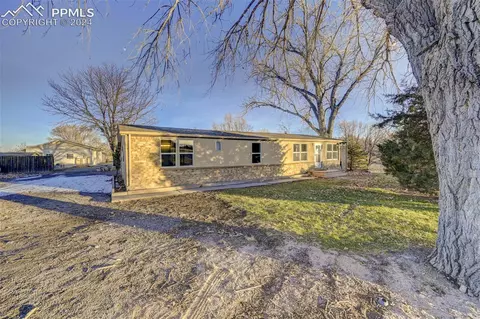 223 Circle Ln, Pueblo, CO 81006