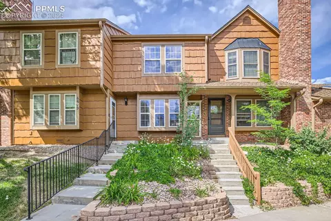 6827 Mountain Top Ln, Colorado Springs, CO 80919