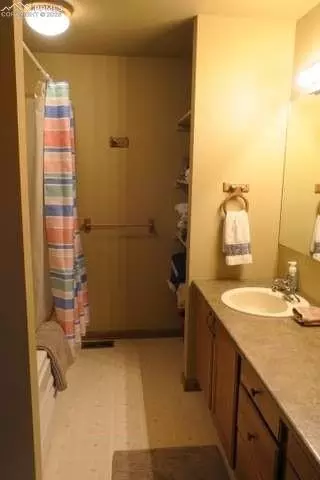 Bath - 143 Ring Rd, Guffey, CO 80820 photo 2 of 4