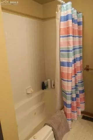 Bath - 143 Ring Rd, Guffey, CO 80820 photo 3 of 4