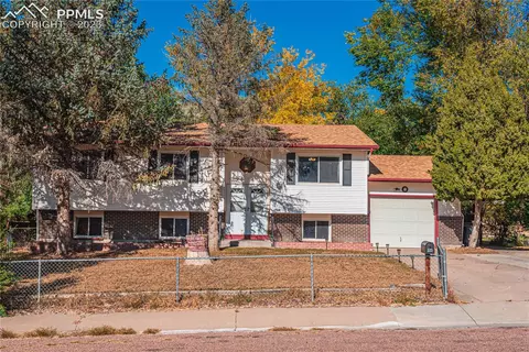 1520 Luna Vista St, Colorado Springs, CO 80911