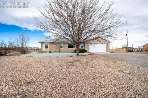 965 N Cimarron Dr, Pueblo, CO 81007