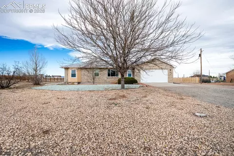 965 N Cimarron Dr, Pueblo, CO 81007