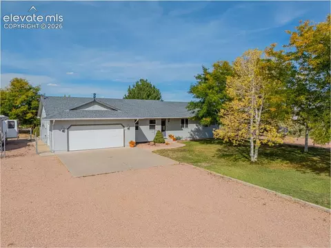 833 E Hayden Dr, Pueblo West, CO 81007