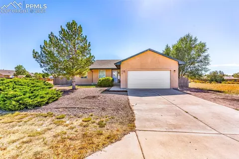 824 S Bellflower Dr, Pueblo, CO 81007
