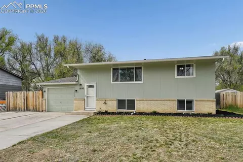 1690 River Dr, Fountain, CO 80817