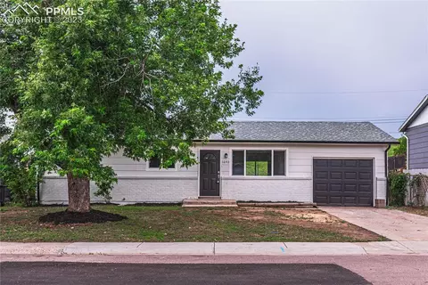 1640 Kensington Dr, Colorado Springs, CO 80906