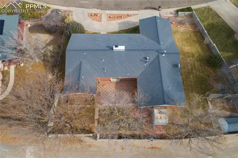 77 Circle Dr, La Junta, CO 81050 photo 3
