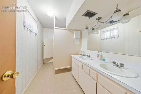Bath - 3090 7th St, Boulder, CO 80304 photo 2 of 2