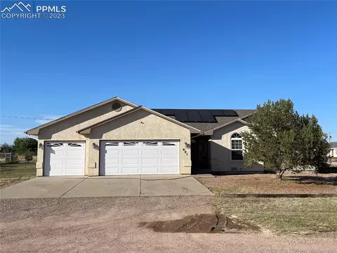 991 E Desert Cove Dr, Pueblo West, CO 81007
