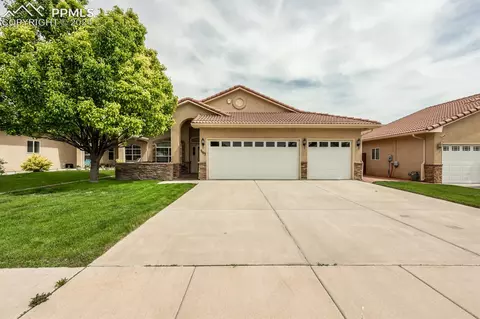 5107 Almondcrest Dr, Pueblo, CO 81005