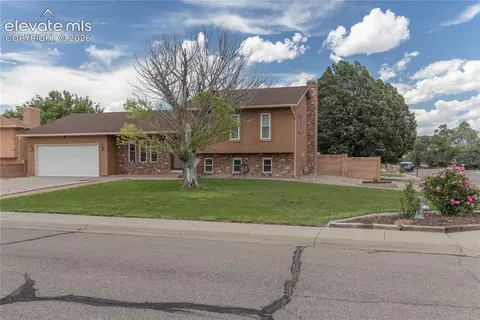 1309 Kingsroyal Blvd, Pueblo, CO 81005