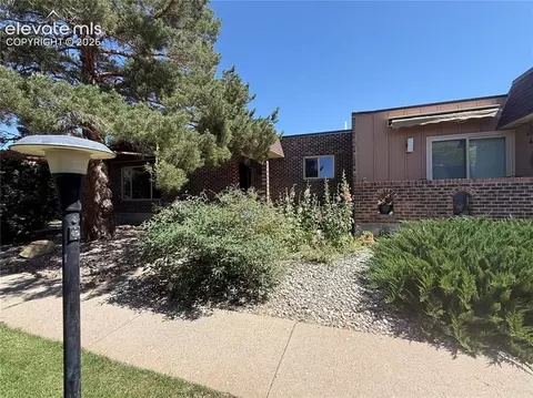 52 Villa Dr, Pueblo, CO 81001