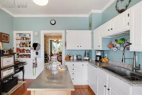 220 Eaton Ave, Cripple Creek, CO 80813