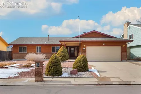 2070 Crystal River Dr, Colorado Springs, CO 80915