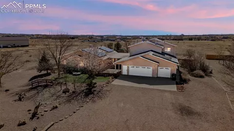 966 E Desert Cove Dr, Pueblo, CO 81007