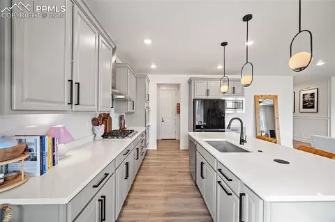 Kitchen - 15510 Native Willow Dr, Monument, CO 80132 photo 4 of 5