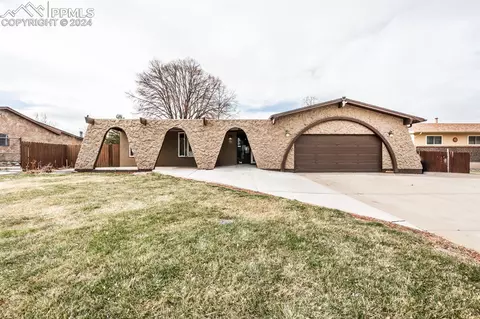 3 Verdosa Dr, Pueblo, CO 81005