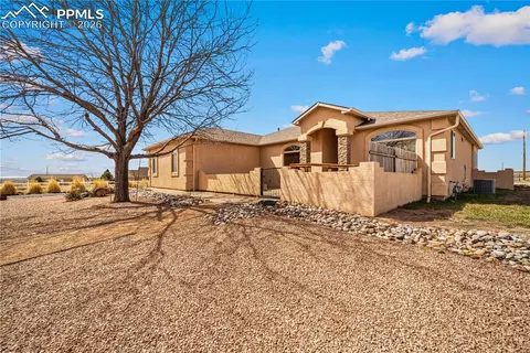 1225 N Parkridge Dr, Pueblo, CO 81007