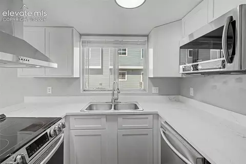 Kitchen - 11680 E Cedar Ave, Aurora, CO 80012 photo 2 of 4