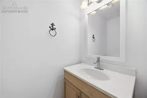 912 Amsterdam Dr, Colorado Springs, CO 80907