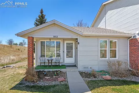 952 Brant Hollow Ct, Colorado Springs, CO 80916