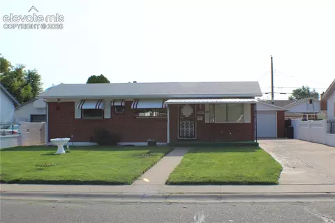 2006 Sherwood Ln, Pueblo, CO 81005