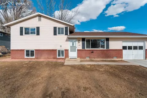 1555 Luna Dr, Fountain, CO 80817