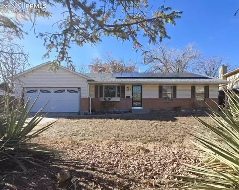 6 Wallflower Ct, Pueblo, CO 81001