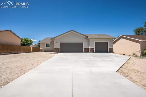 433 S Nathrop Dr, Pueblo West, CO 81007