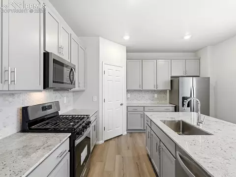 Kitchen - 13326 Valley Peak Dr, Peyton, CO 80831 photo 2 of 5