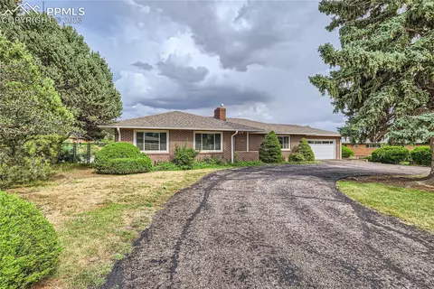 11 Crescent Ln, Colorado Springs, CO 80904