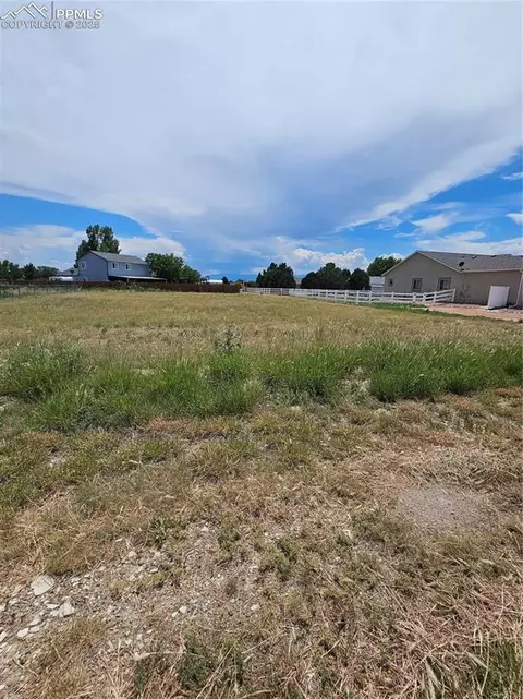 242 W Calle De Camelia, Pueblo, CO 81007