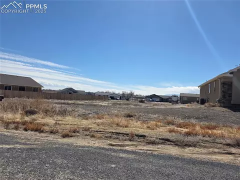 402 E Stardust Dr, Pueblo, CO 81007