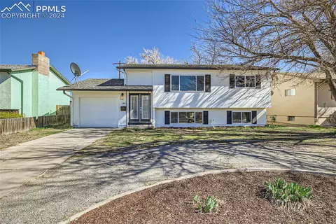 44 Solar Dr, Pueblo, CO 81005