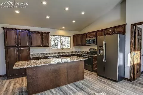73 Calcite Dr, Divide, CO 80814 photo 2