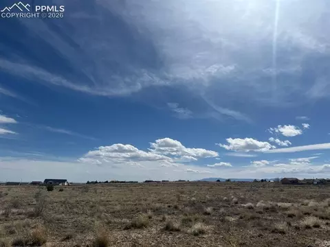 824 E Loma Dr, Pueblo, CO 81007
