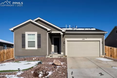 2307 Sunrise Ln, Pueblo, CO 81008