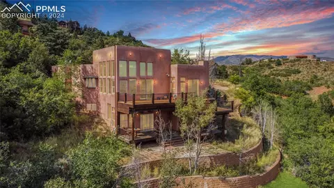 915 Oak Ridge Rd, Manitou Springs, CO 80829