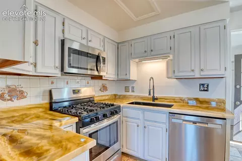 Kitchen - 10970 Garrett Rd, Peyton, CO 80831 photo 4 of 4