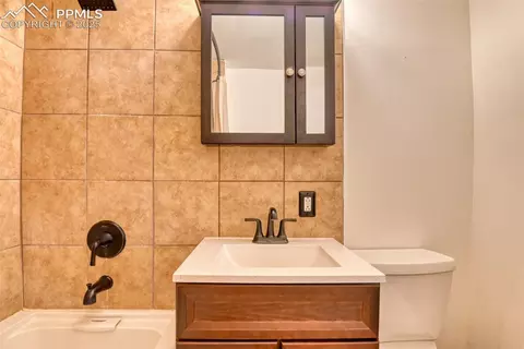 Bath - 10970 Garrett Rd, Peyton, CO 80831 photo 2 of 4