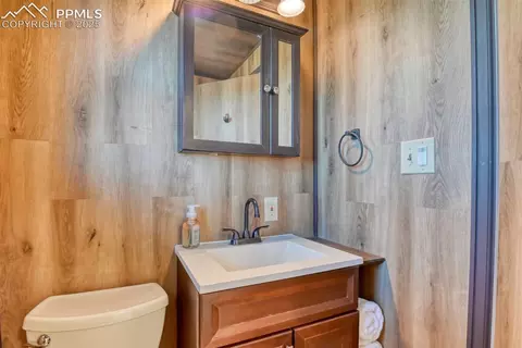 Bath - 10970 Garrett Rd, Peyton, CO 80831 photo 4 of 4