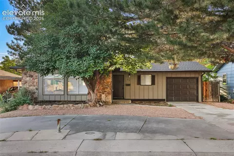 1818 Maplewood Dr, Pueblo, CO 81005