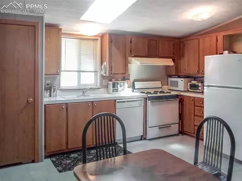 957 Desert Cir, Fountain, CO 80817